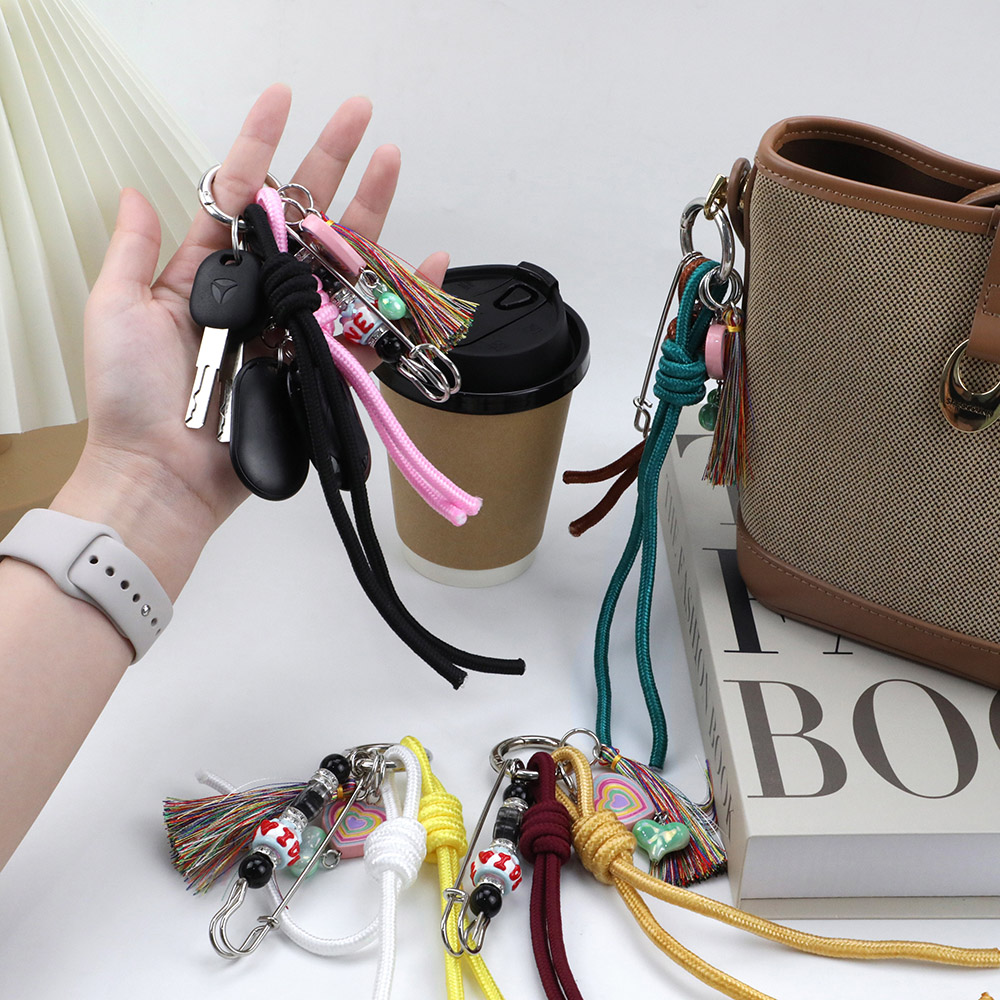 DHgate.com:2024 Leather Crossbody Handbag w/ Gold Chain
